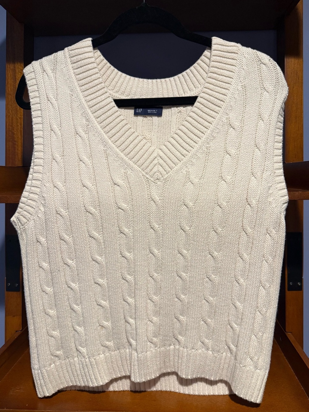 GAP Women's Cream Cable-Knit V-Neck Sweater Vest NWOT